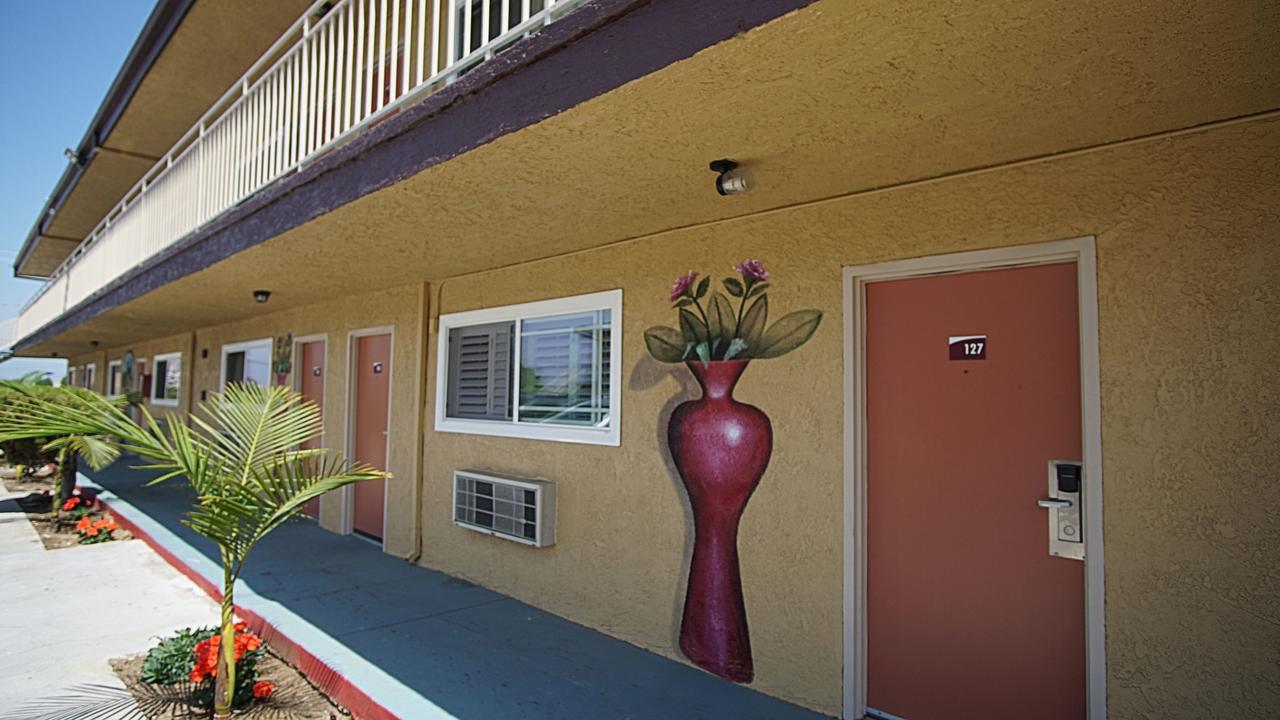 Los Angeles Inn & Suites - Lax West Athens Exterior photo